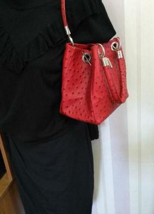 Шикарная красная сумка корзинка италия страус2 фото