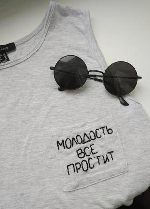 Стильна футболка з вишивкою ручної