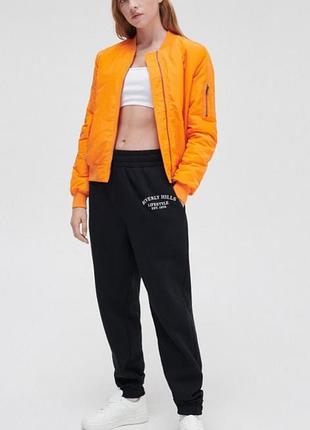 Легка куртка утепленный бомбер на молнии оранжевая куртка весняна куртка s xs ветровка