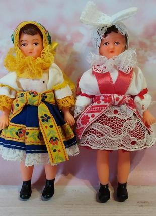 Ari колекційна лялька пупс в національному костюмі