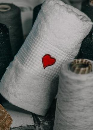 Махровое полотенце с вышивкой "сердце" 50х90 белый узбекистан2 фото