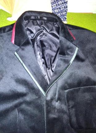 Стильный бархатный пиджак чёрного цвета.3 фото