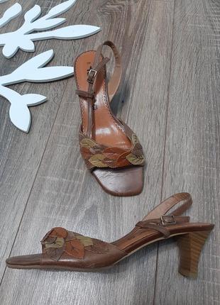 Босоніжки каблук натуральна шкіра tamaris