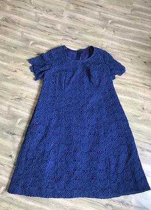 Ошатне синє плаття.