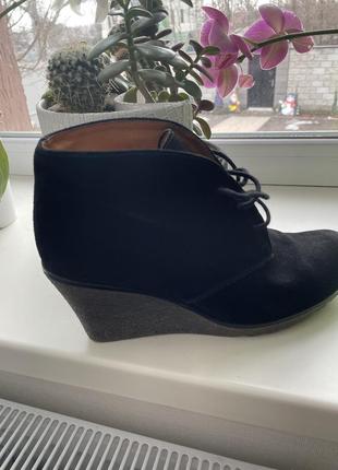 Продам  ботиночки замшевые , полуботинок натуральные .