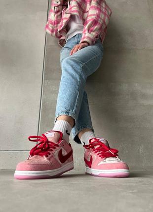 ❤️ nike sb dunk low strangelove бархатные розовые кроссовки найк трендовая модель подарок на день влюбленных жіночі рожеві бархатні кросівки4 фото