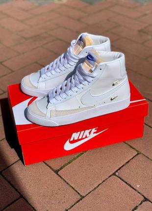 Nike blazer mid 77' metal swoosh 'white' брендові високі білі кросівки блейзер найк жіночі високі трендові високі кросівки9 фото