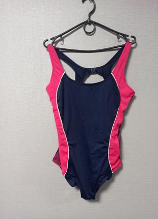 Сдельный купальник с эффектом утяжки tu