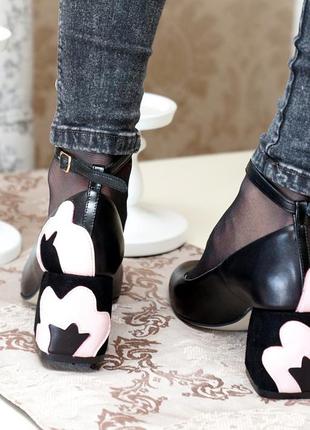 Трендовые туфли на креативном каблуке с  цветком в наличии!5 фото