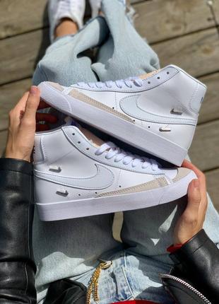 Nike blazer mid 77' metal swoosh 'white' брендові високі білі кросівки блейзер найк жіночі високі білі трендові високі кросівки6 фото