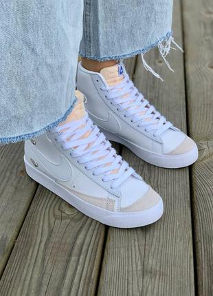 Nike blazer mid 77' metal swoosh 'white' брендові високі білі кросівки блейзер найк жіночі високі білі трендові високі кросівки2 фото