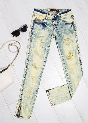 Джинсы-варенки с потертостями