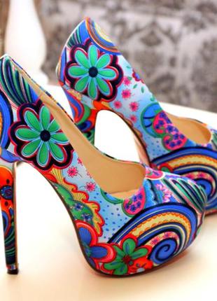 Яркие цветочные туфли в наличии!1 фото