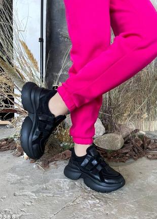 Кроссовки чёрные