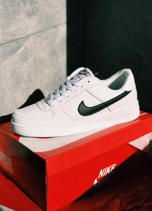 Nike air white black брендовые беляе кроссовки найк жіночі білі трендові кросівки3 фото
