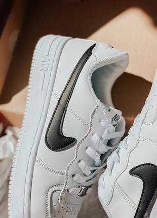 Nike air white black брендовые беляе кроссовки найк жіночі білі трендові кросівки4 фото