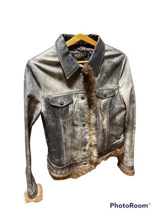 Кожанка з хутром італія