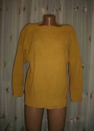 Класичний светр гірчичного кольору з горловиною "човник"1 фото
