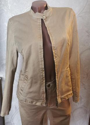 Костюм с золотым напылением: куртка и капри3 фото