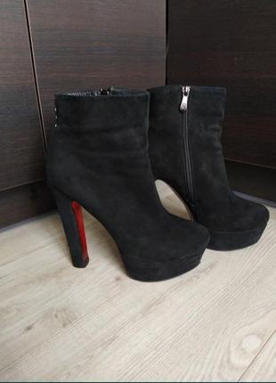 Черевики жіночі. лабутени