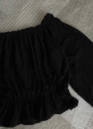 Чёрная блуза с рукавами буфами и голыми плечами размера s от hsm3 фото