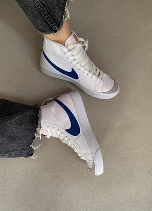 Nike blazer mid 77 blue брендовые высокие женские кроссовки найк блейзер трендовая модель новинка жіночі білі високі кросівки9 фото