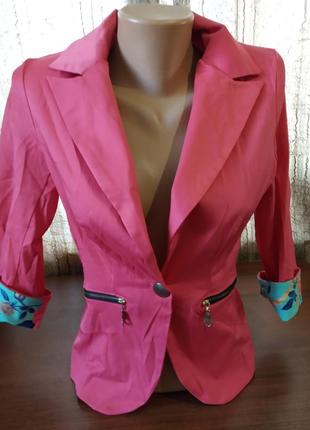 Красивий яскравий піджак р. s жіночий