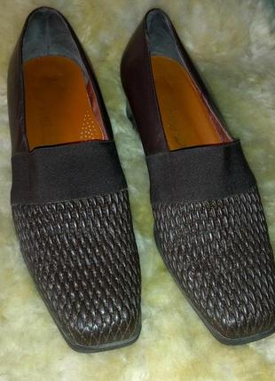 Удобнейшие кожаные коричневые туфли,40разм.,стелька-26,5см,италия3 фото