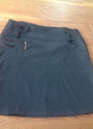 Черная короткая юбка стрейч атлас.