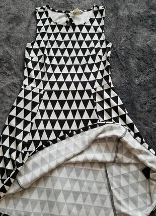 Черно-белое кэжуал платье с открытой спиной, клеш h&m с геометрическим узором5 фото