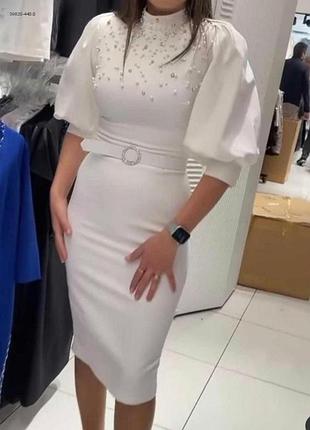Шикарна біла сукня з бусинками