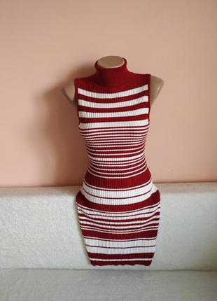 Состояние нового!гарное платье в рубчик р. s.