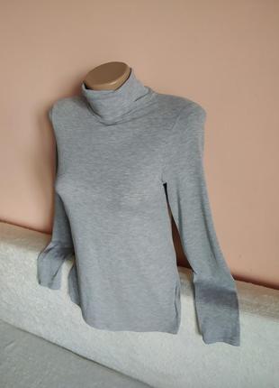 Гарний якісний гольфик р. 8. 4