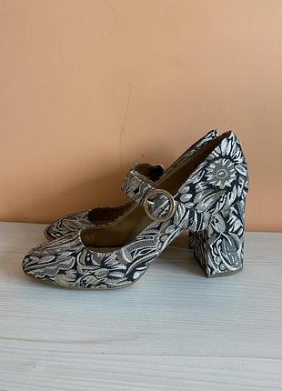 Вінтажні туфлі