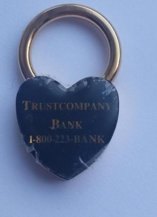 Цікавий брелок для ключів. trust company bank.3 фото