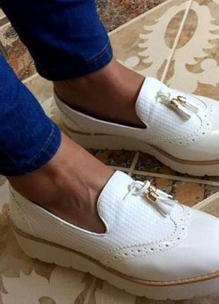 Белые женские туфли лоферы размер 40