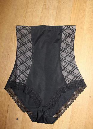 Утягуючі трусики , моделюючі плавки new look
