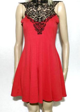 Чарівлива червоне плаття з чорним мереживом2 фото