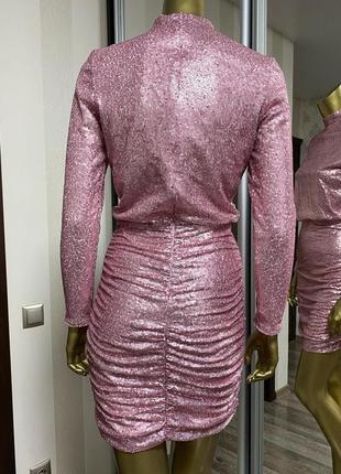 Розовое платье мини с высокой горловиной и пайетками club l8 фото