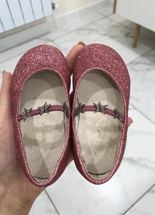 Туфельки на девочку блестящие розовые3 фото
