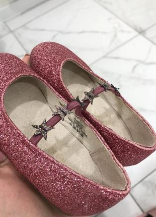 Туфельки на девочку блестящие розовые9 фото
