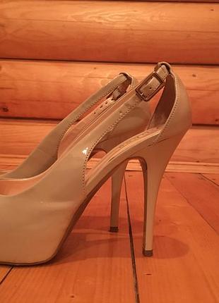 Босоніжки guess