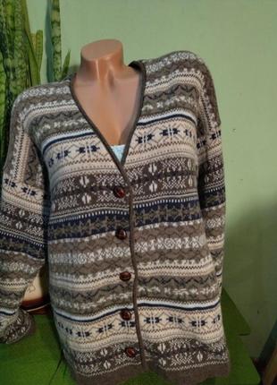 Красиві затишний кардиган з вовни