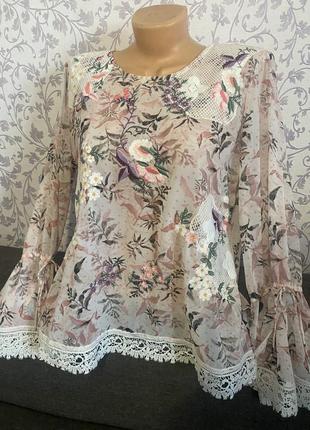 Шикарна блуза з вишивкою та мереживом