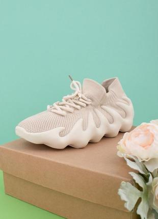 Стильні бежеві кросівки з текстилю сітка літні дихаючі на масивній підошві