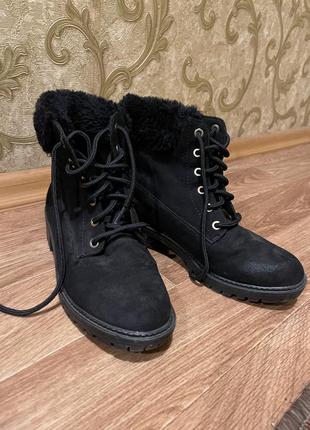Замшеві черевики, чоботи з хутром зверху на шнурівці