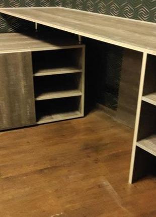 Стол компьютерный сделанный по индивидуальному проекту