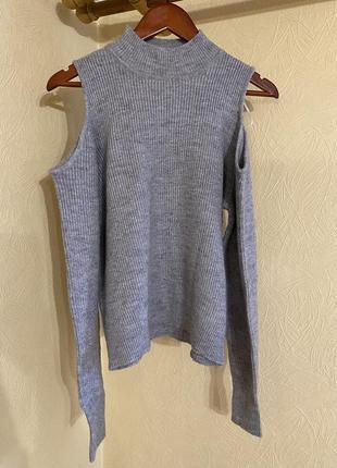 Вязаный свитер с открытыми плечами1 фото