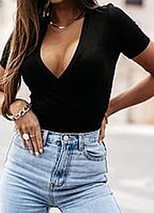 Черная футболка в рубчик на запах anna fiend