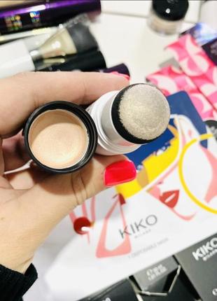 Пудровый хайлайтер для лица в форме стика — pop revolution highlighter to go1 фото